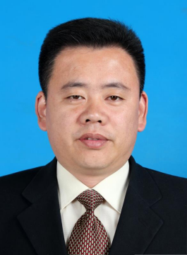 冯  军 